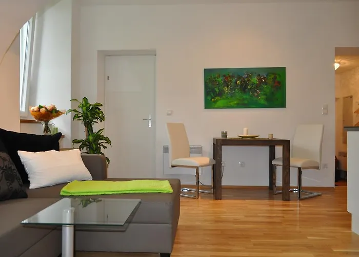 Ferienwohnung Im Univiertel Mit Garten